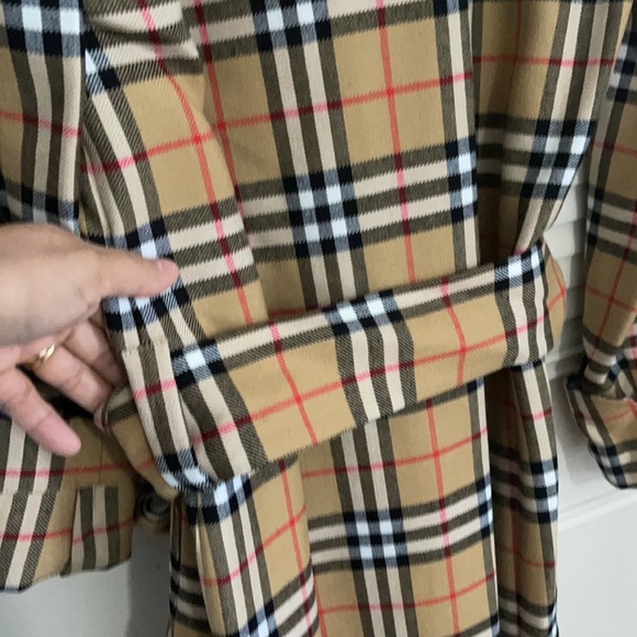Burberry coats - Picture 8 of 8